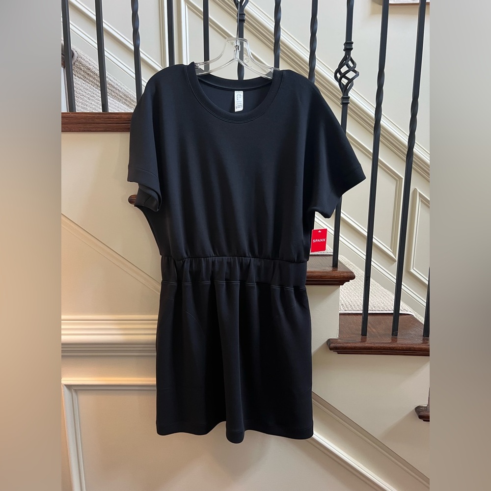 💚 NEW SPANX Air Essentials Black cinched t shirt dress Medium sold out
